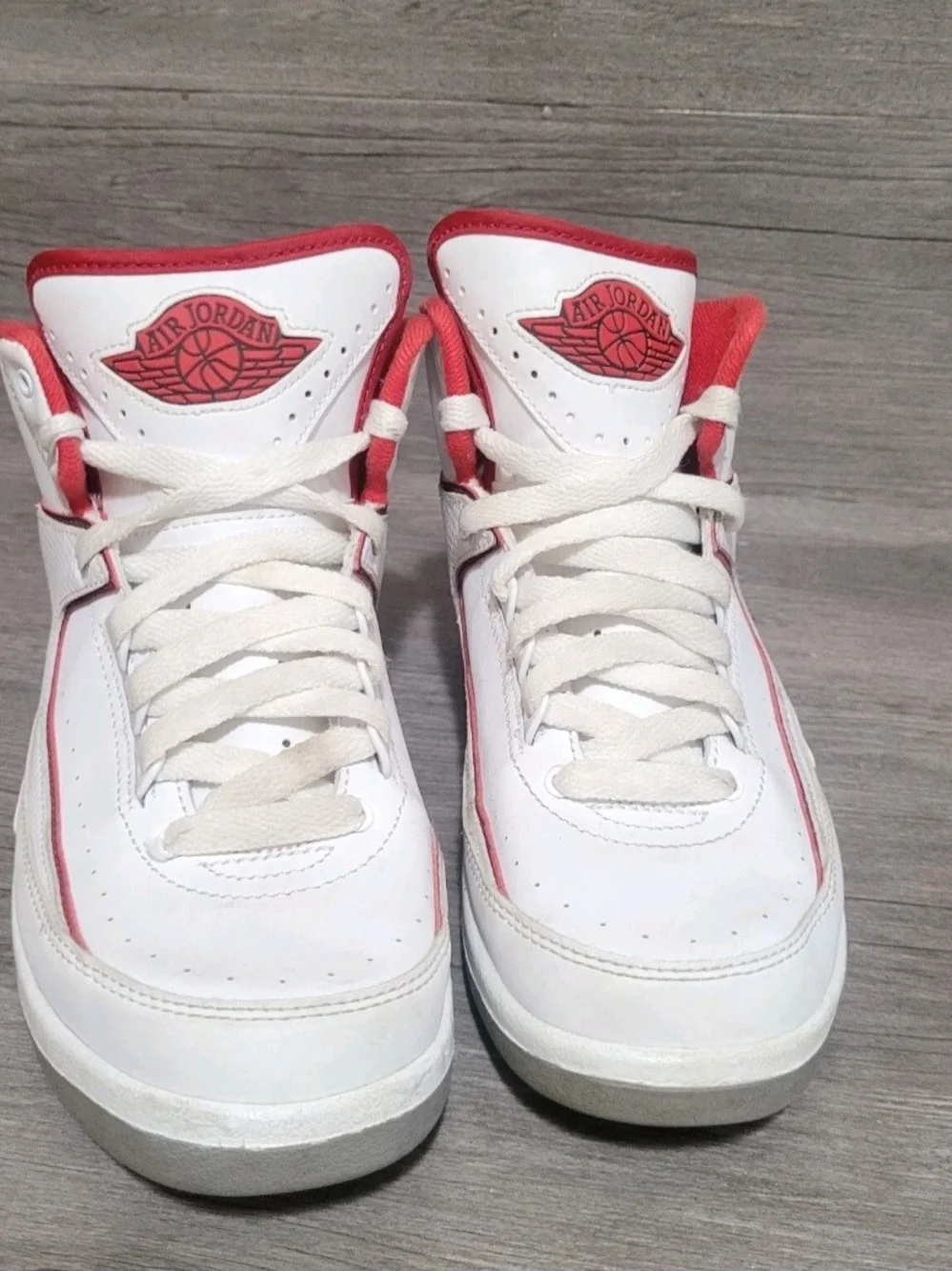 Jordan Retro 2 Chicago Youth Size 5y White Red Shoes